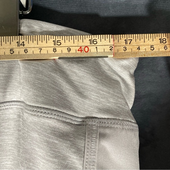 Reebok Women's Running Shorts XL Grey Athletic Lightweight Activewear Gym - Picture 2 of 9